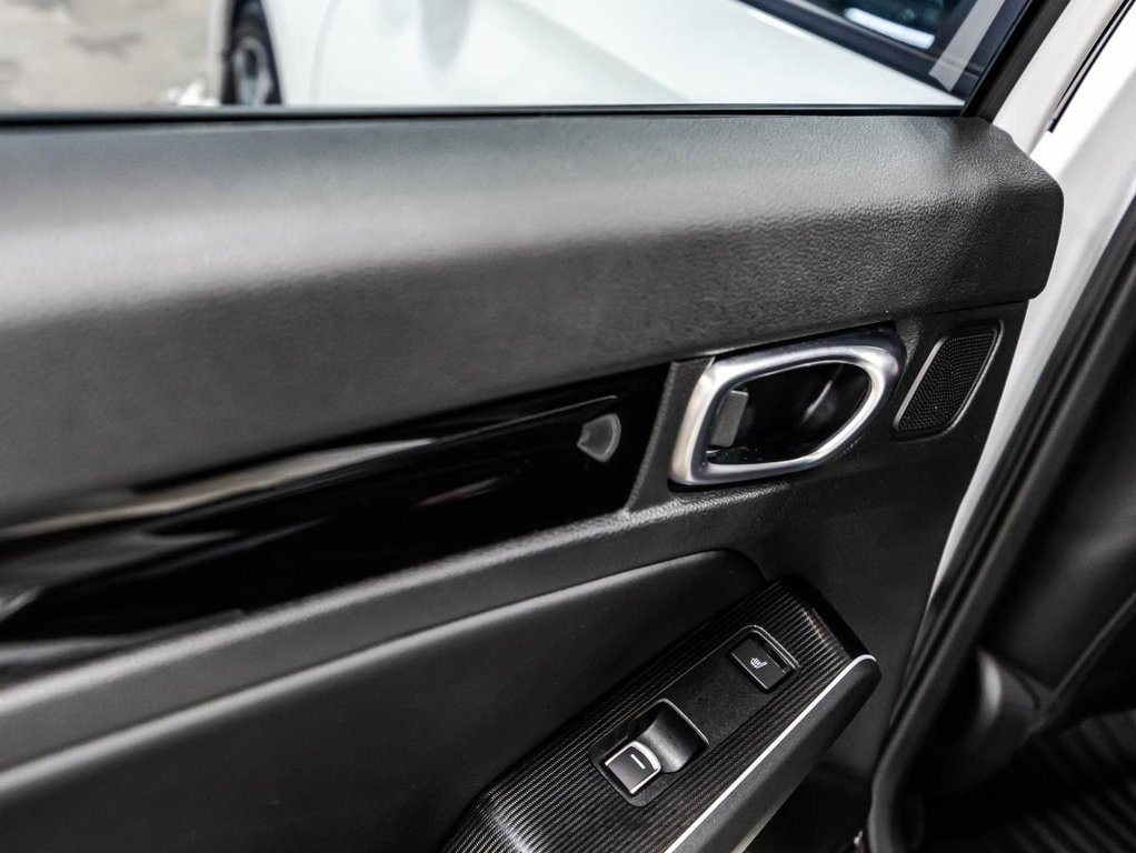 2026 Honda Civic Sport Touring eCVT DEMO in Montréal, Quebec - 12 - w1024h768px