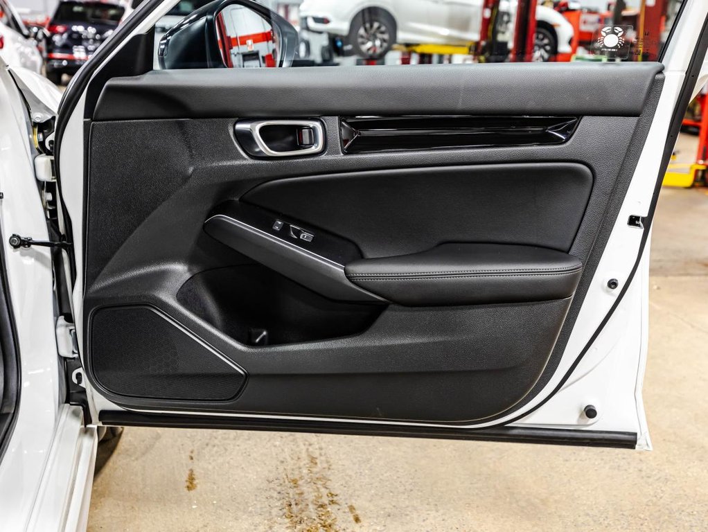 2026 Honda Civic Sport Touring eCVT DEMO in Montréal, Quebec - 17 - w1024h768px