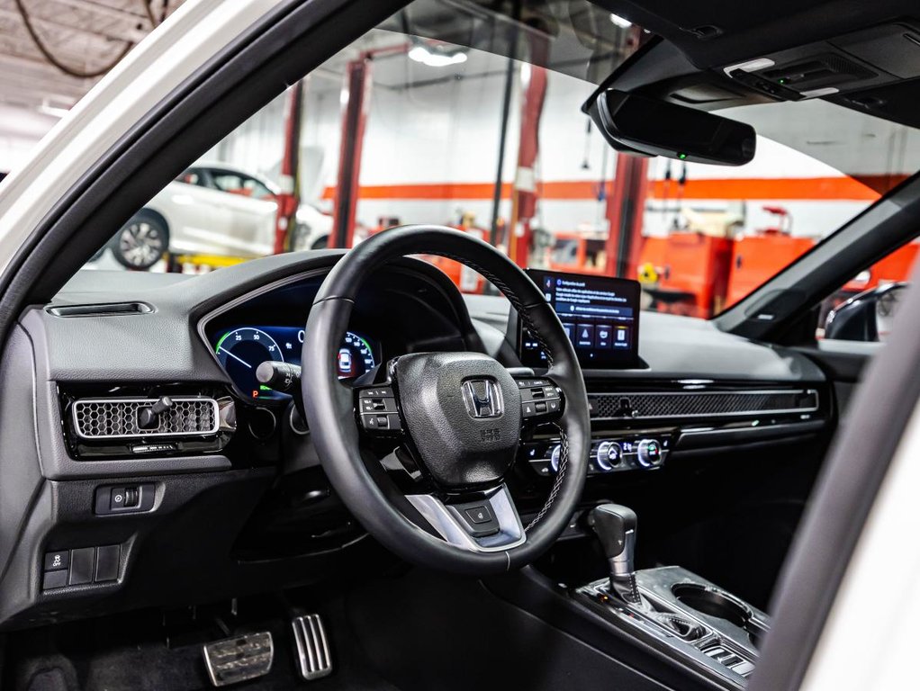 2026 Honda Civic Sport Touring eCVT DEMO in Montréal, Quebec - 21 - w1024h768px