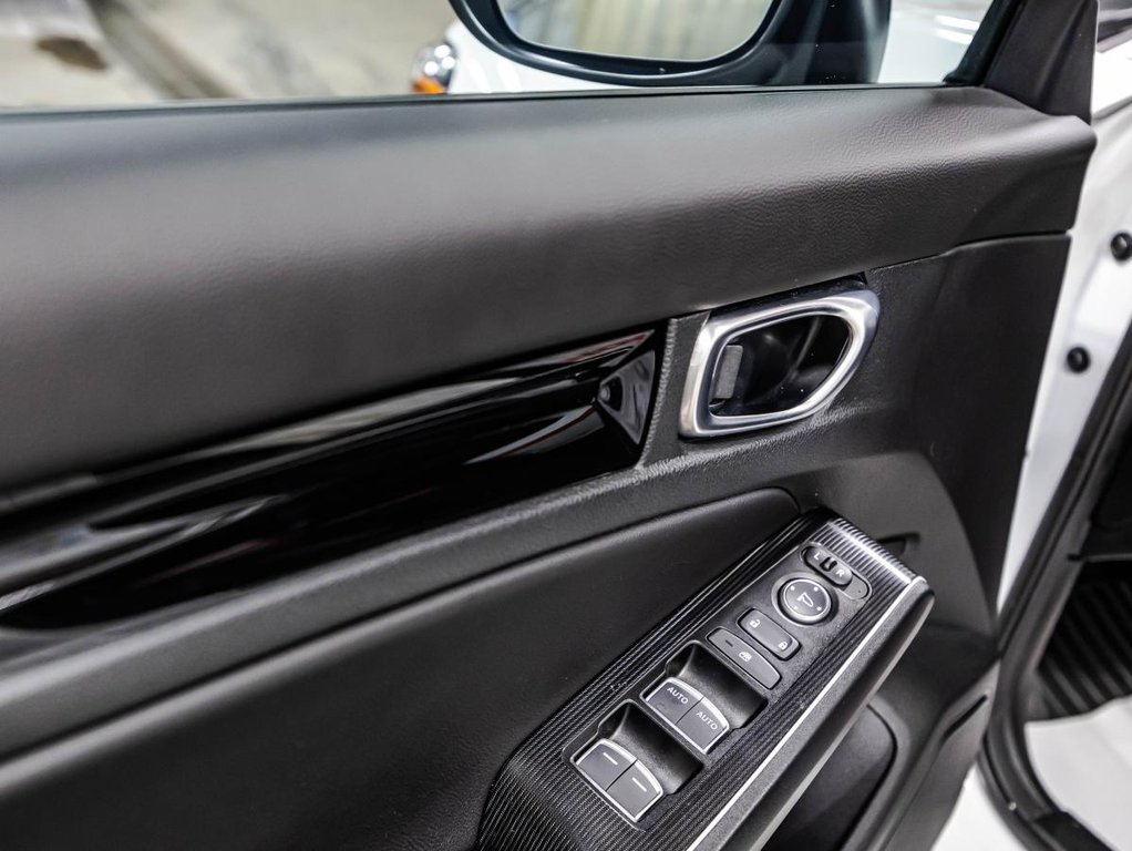 2026 Honda Civic Sport Touring eCVT DEMO in Montréal, Quebec - 11 - w1024h768px