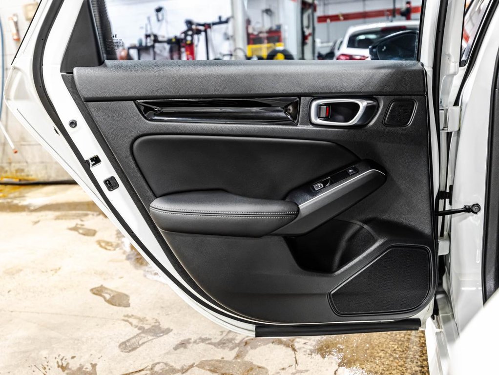 2026 Honda Civic Sport Touring eCVT DEMO in Montréal, Quebec - 13 - w1024h768px