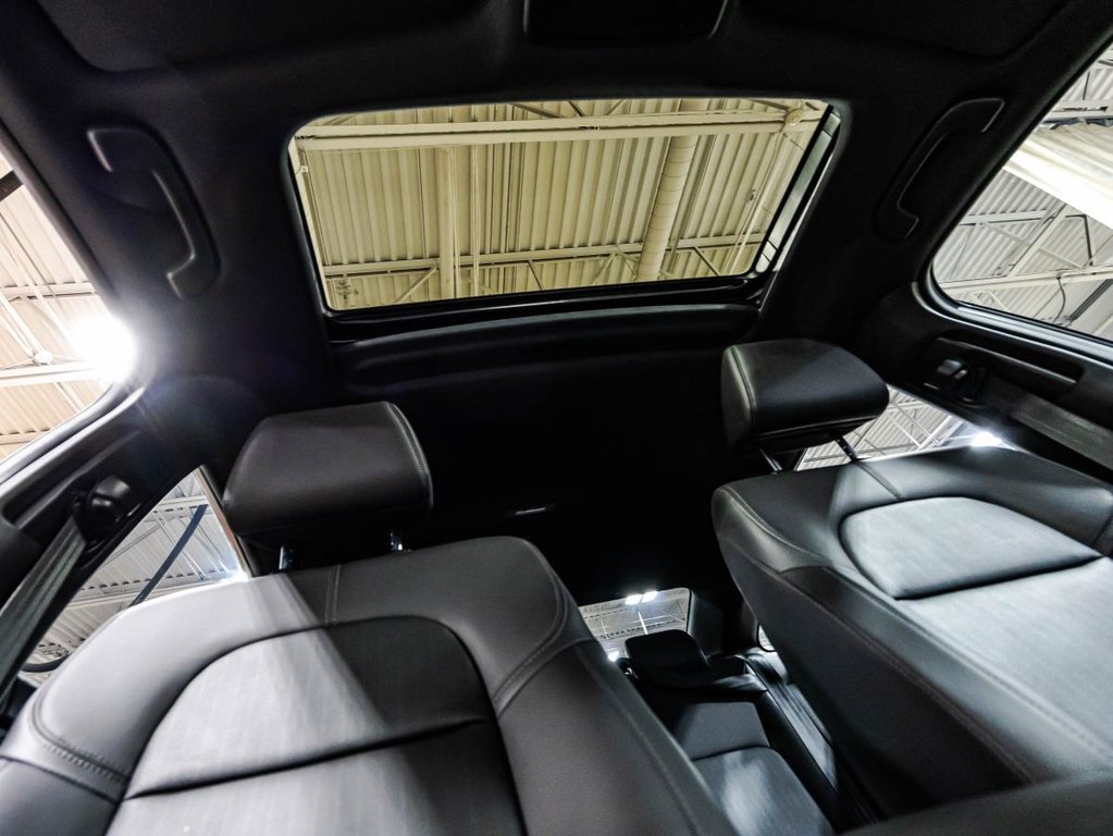 2026 Honda Civic Sport Touring eCVT DEMO in Montréal, Quebec - 19 - w1024h768px