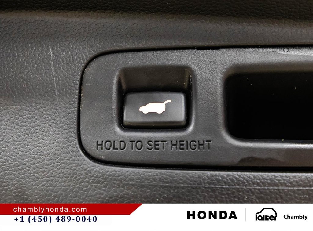Honda CR-V Hybrid Touring AWD CARPLAY I MAGS I SUNROOD I HEATED SEATS & STEERING WHEEL I STARTER I ACTIVE SECURITY 2023 à Montréal, Québec - 16 - w1024h768px