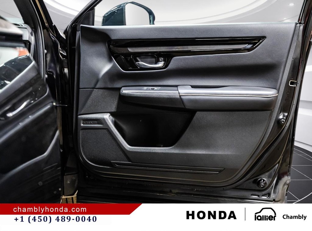 Honda CR-V Hybrid Touring AWD 7 YEARS/200,000 KM HONDA WARRANTY INCLUDED   I 5,500$ VALUE I VALID UNTIL NOV. 2031 2025 à Montréal, Québec - 18 - w1024h768px