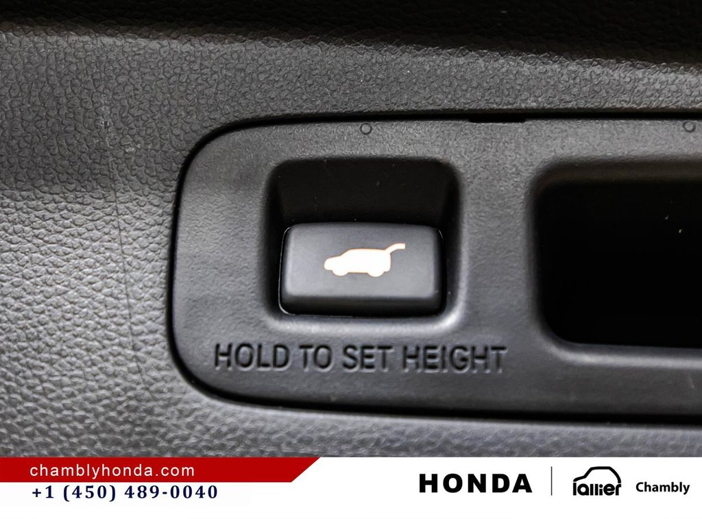 Honda CR-V Hybrid Touring AWD 7 YEARS/200,000 KM HONDA WARRANTY INCLUDED   I 5,500$ VALUE I VALID UNTIL NOV. 2031 2025 à Montréal, Québec - 16 - w1024h768px