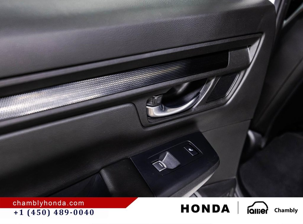 2025 Honda CR-V Hybrid EX-L AWD SUNROOF I MAGS I LEATHER I HEATED SEATS AND STEERING WHEEL I CARPLAY I ACTIVE SECURITY in Montréal, Quebec - 12 - w1024h768px