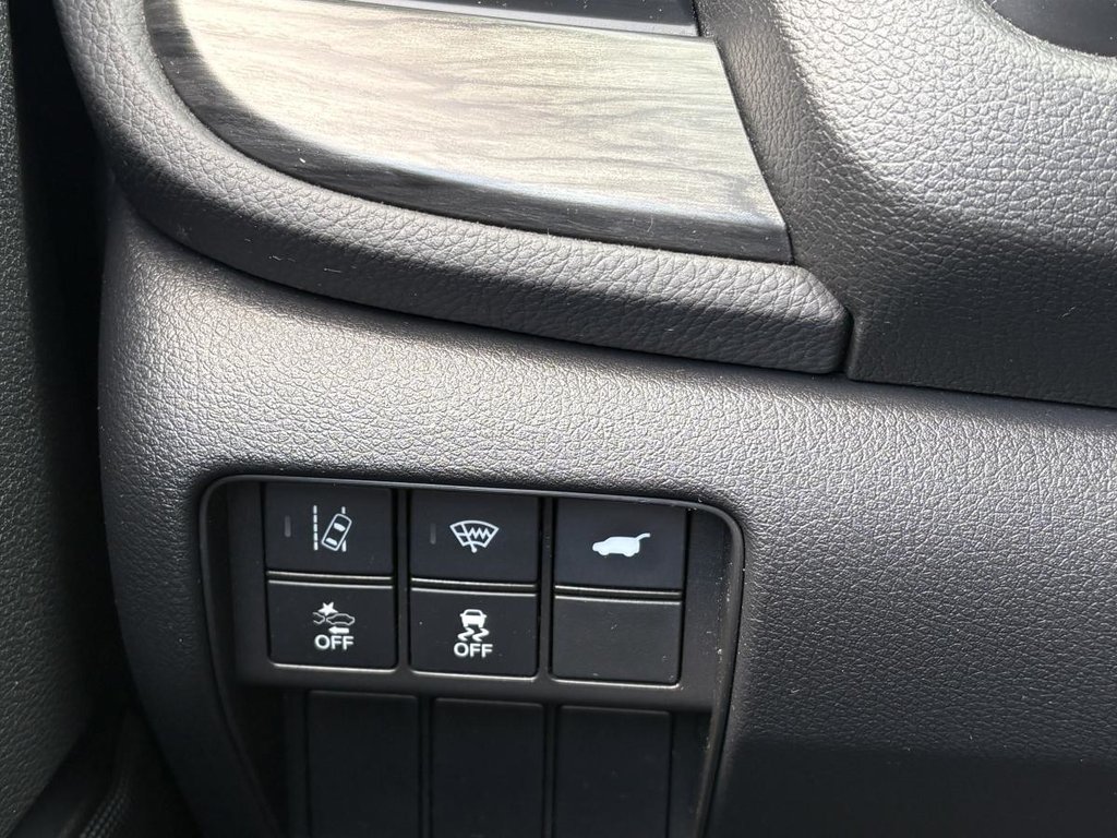 Honda CR-V Black Edition AWD I PANORAMIC SUNROOF I LEATHER I HEATED SEATS & STEERING WHEEL I STARTER I 2022 à Montréal, Québec - 12 - w1024h768px