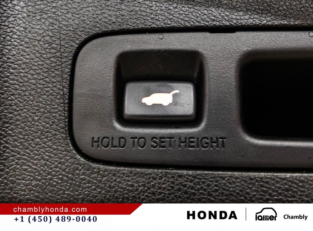 Honda CR-V Black Edition AWD I PANORAMIC SUNROOF I LEATHER I HEATED SEATS & STEERING WHEEL I STARTER I 2022 à Montréal, Québec - 16 - w1024h768px