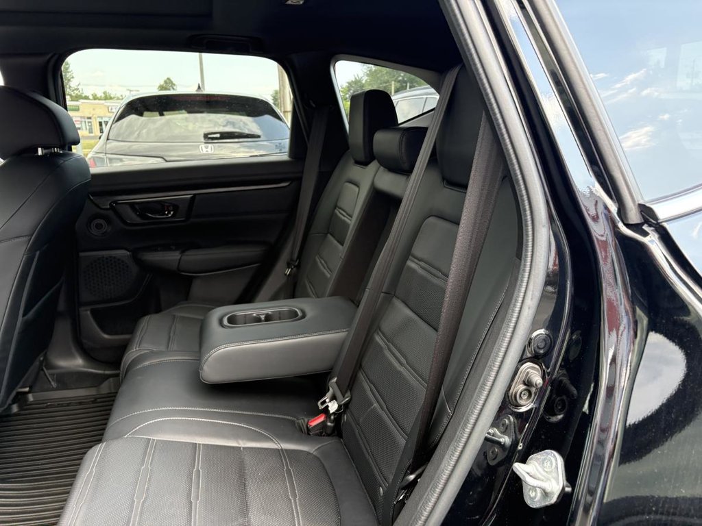 Honda CR-V Black Edition AWD I PANORAMIC SUNROOF I LEATHER I HEATED SEATS & STEERING WHEEL I STARTER I 2022 à Montréal, Québec - 7 - w1024h768px