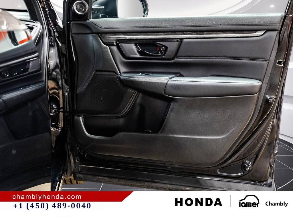 Honda CR-V Black Edition AWD I PANORAMIC SUNROOF I LEATHER I HEATED SEATS & STEERING WHEEL I STARTER I 2022 à Montréal, Québec - 18 - w1024h768px