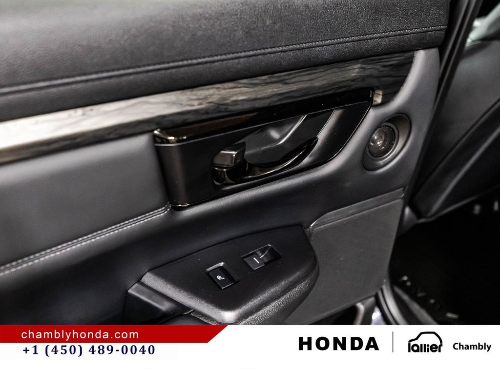 2022 Honda CR-V Black Edition AWD I PANORAMIC SUNROOF I LEATHER I HEATED SEATS & STEERING WHEEL I STARTER I in Montréal, Quebec - 12 - w1024h768px