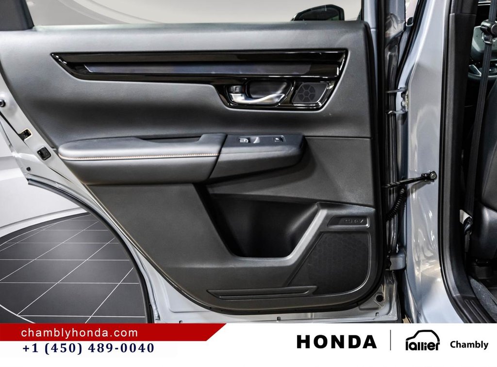 2024 Honda CR-V Touring AWD I SUNROOF I MAGS I STARTER I CARPLAY I HEATED SEATS & STEERING WHEEL in Montréal, Quebec - 13 - w1024h768px