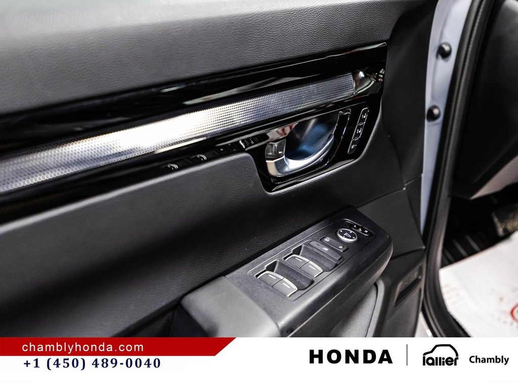 2024 Honda CR-V Touring AWD I SUNROOF I MAGS I STARTER I CARPLAY I HEATED SEATS & STEERING WHEEL in Montréal, Quebec - 11 - w1024h768px
