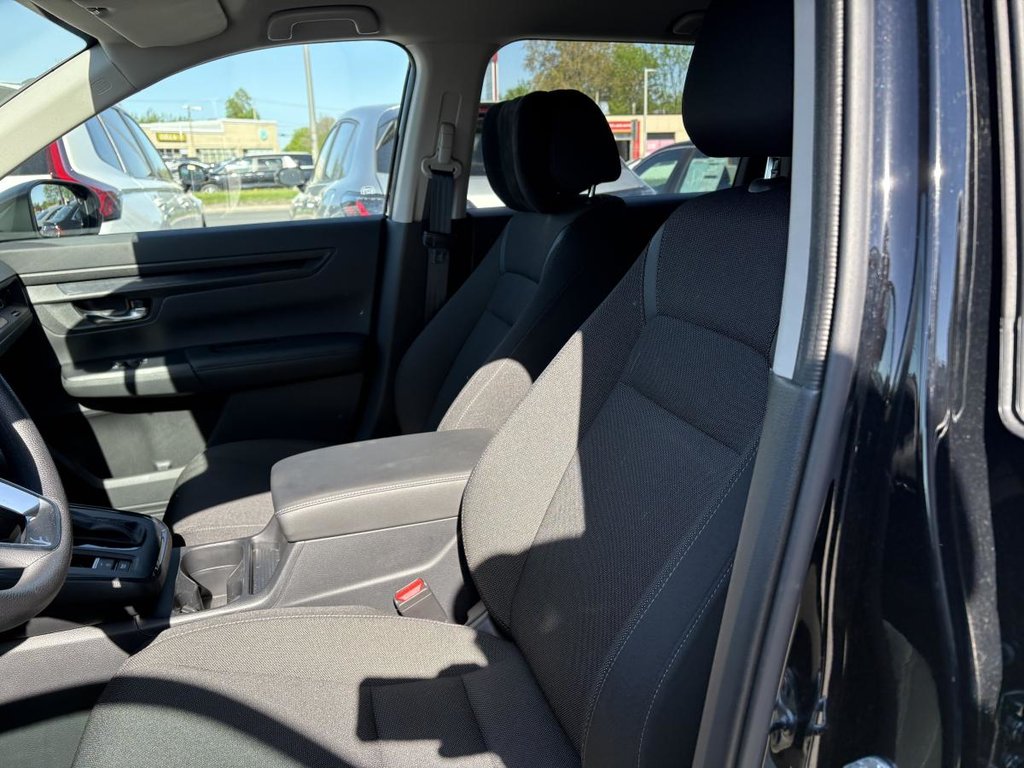2026 Honda CR-V LX  11,000 KM I CARPLAY I HEATED SEATS I STARTER I CAMERA I ACTIOVE SECURITY in Montréal, Quebec - 7 - w1024h768px