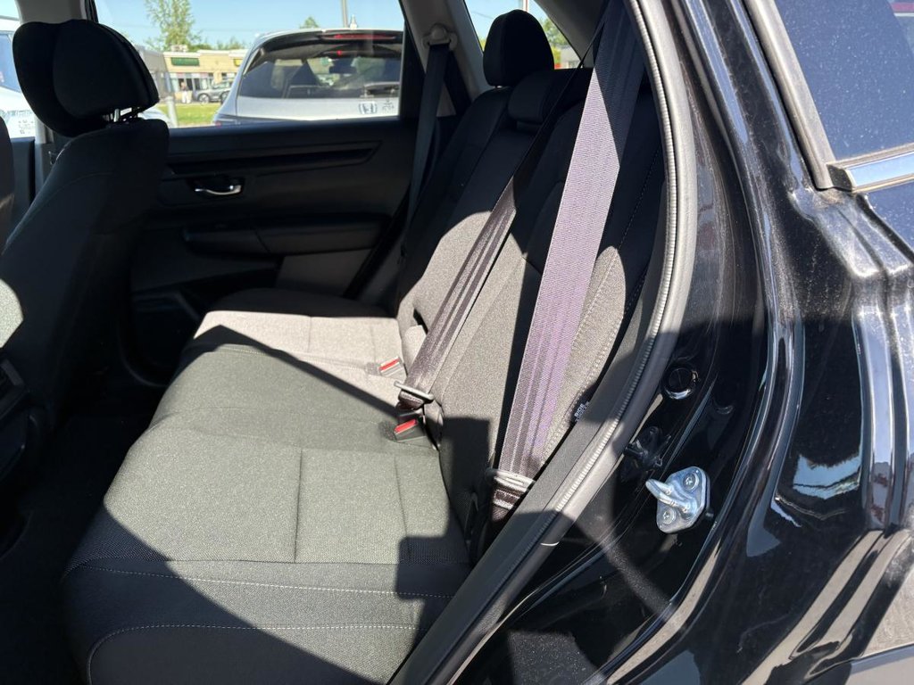 2026 Honda CR-V LX  11,000 KM I CARPLAY I HEATED SEATS I STARTER I CAMERA I ACTIOVE SECURITY in Montréal, Quebec - 6 - w1024h768px