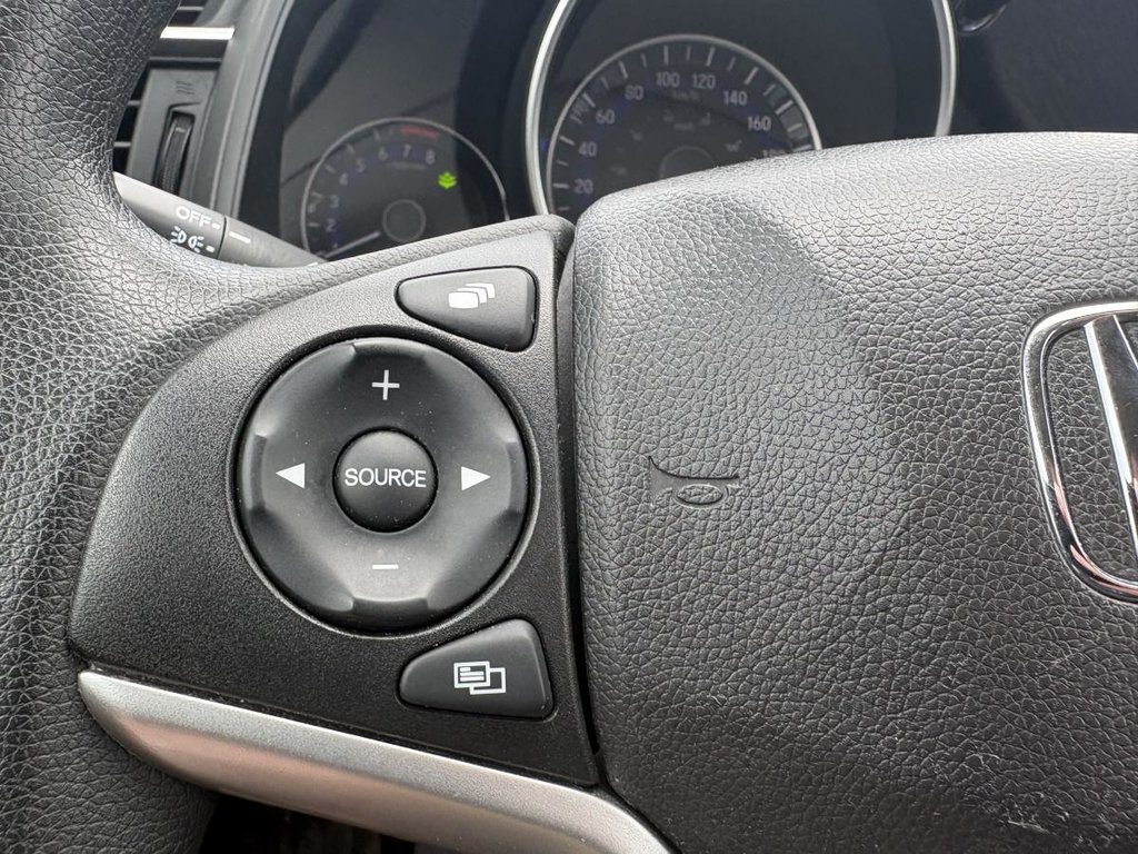 Honda Fit LX 31,000 KM I 1 OWNER I MAINTENANCE AT LALLIER HONDA I HEATED SEATS I BLUETOOTH I CAMERA 2015 à Montréal, Québec - 9 - w1024h768px