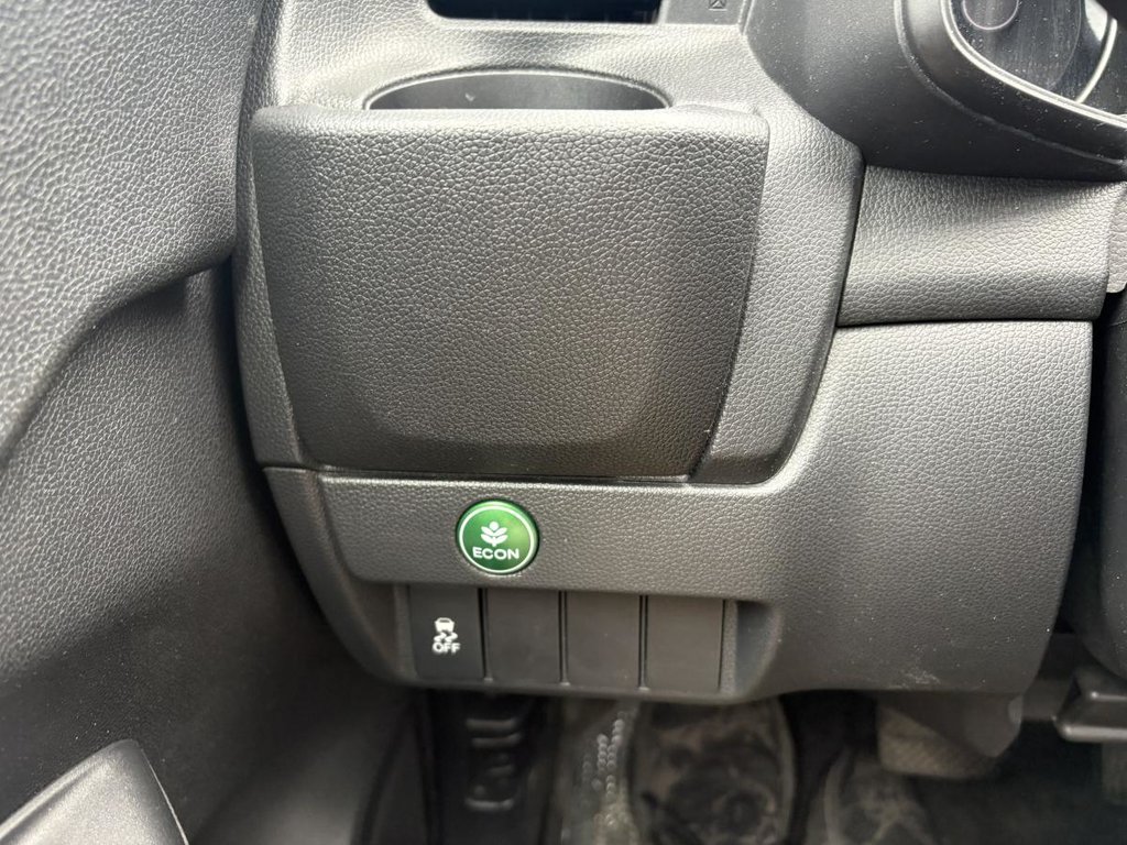 Honda Fit LX 31,000 KM I 1 OWNER I MAINTENANCE AT LALLIER HONDA I HEATED SEATS I BLUETOOTH I CAMERA 2015 à Montréal, Québec - 11 - w1024h768px