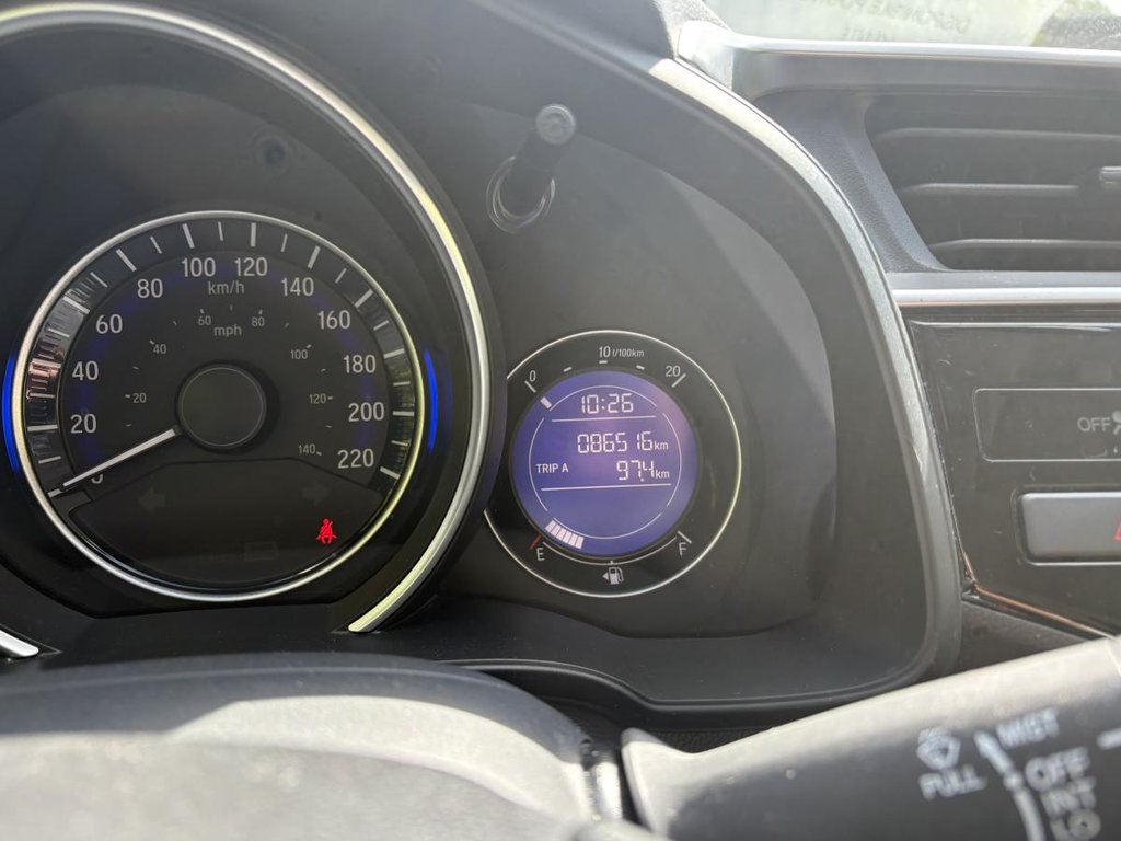 Honda Fit LX Manual I 86,000 KM!!!!!  CAMERA I BLUETOOTH I CLIMATISATION I HEATED SETATS 2015 à Montréal, Québec - 10 - w1024h768px