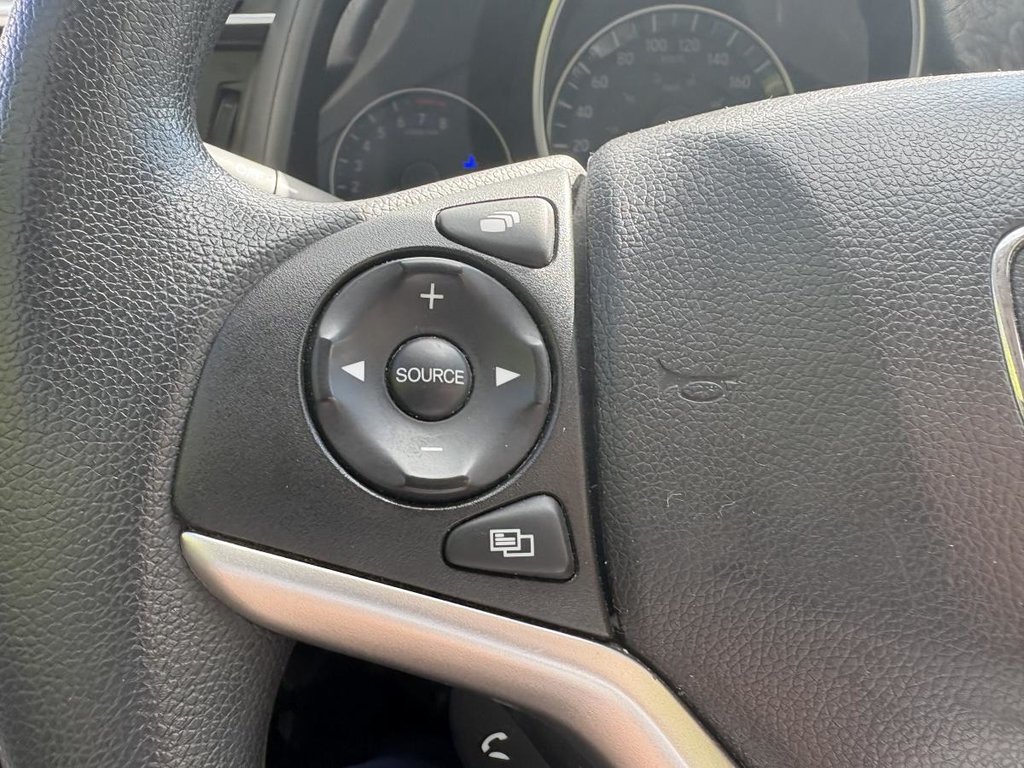 Honda Fit LX Manual I 86,000 KM!!!!!  CAMERA I BLUETOOTH I CLIMATISATION I HEATED SETATS 2015 à Montréal, Québec - 9 - w1024h768px
