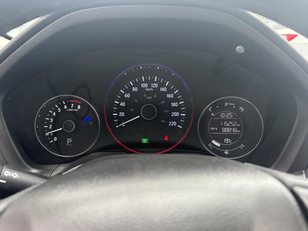 2017 Honda HR-V EX AWD I HEATED SEATS I MAGS I CAMERA I BLUETOOTH I SUNROOF in Montréal, Quebec - 9 - w1024h768px