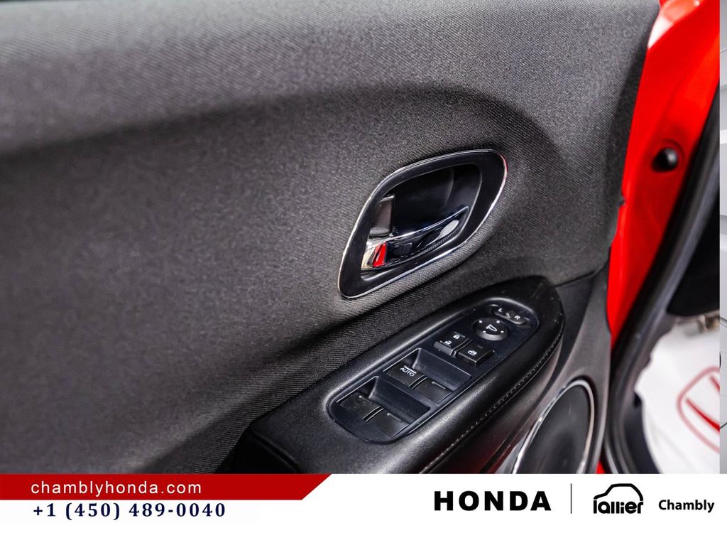 2019 Honda HR-V Sport AWD  CARPLAY I HEATED SEATS I CAMERA I MAGS I SUNROOF I ACTIVE SECURITY in Montréal, Quebec - 12 - w1024h768px