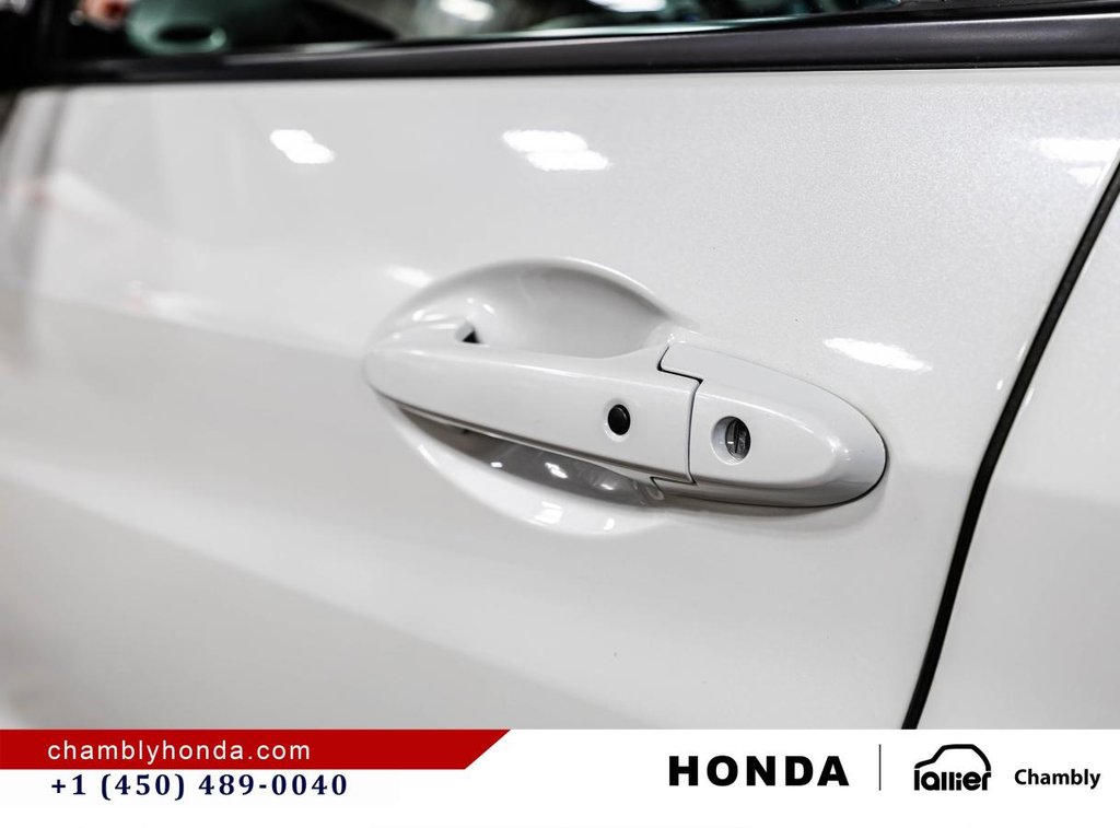 Honda HR-V Sport AWD 15,000 KM!! I MAGS I SUNROOF I HEATED SEATS I CAMERA I ACTIVE SECURITY 2019 à Montréal, Québec - 11 - w1024h768px