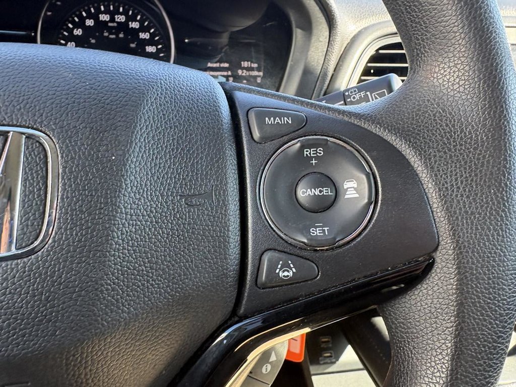 2022 Honda HR-V LX  MAGS I CARPLAY I HEATED SEATS I CAMERA I ACTIVE SECURITY in Montréal, Quebec - 8 - w1024h768px