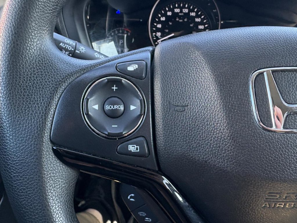 2022 Honda HR-V LX  MAGS I CARPLAY I HEATED SEATS I CAMERA I ACTIVE SECURITY in Montréal, Quebec - 9 - w1024h768px