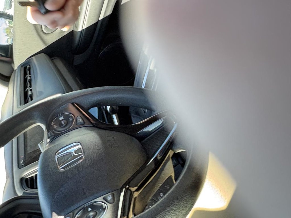 2022 Honda HR-V LX  MAGS I CARPLAY I HEATED SEATS I CAMERA I ACTIVE SECURITY in Montréal, Quebec - 12 - w1024h768px