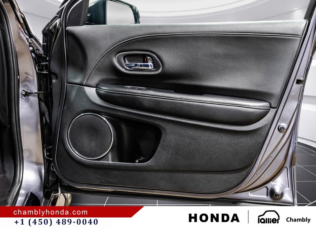2022 Honda HR-V Touring AWD LEATHER I MAG I CARPLAY I HEATED SEATS I SUNROOF I GPS I ACTIVE SECURITY in Montréal, Quebec - 17 - w1024h768px