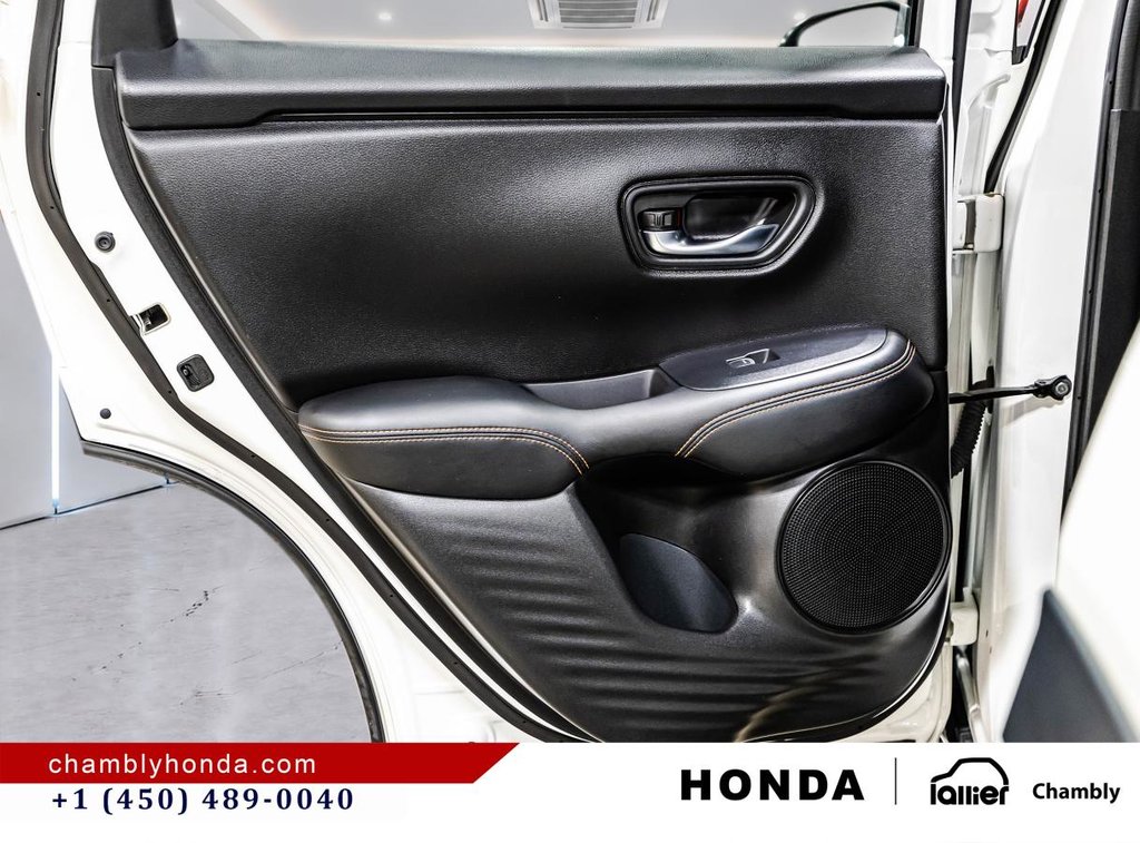 Honda HR-V Sport AWD HPD KIT I SUNROOF I MAGS I HEATED SEATS AND STEERING WHEEL I STARTER I CARPLAY 2023 à Montréal, Québec - 12 - w1024h768px