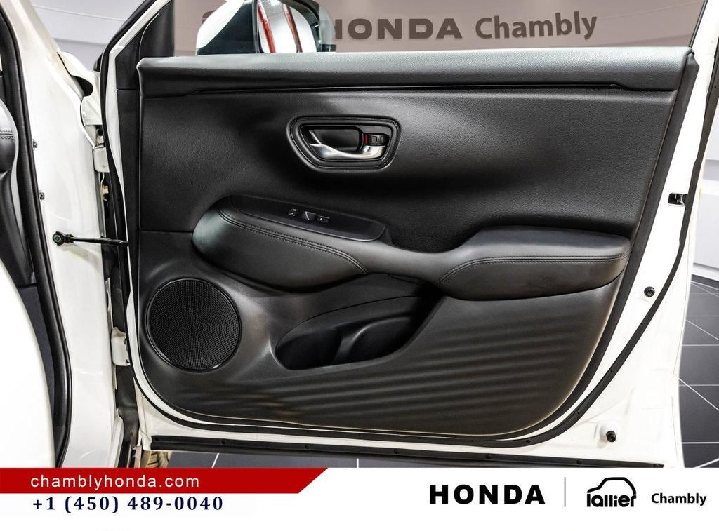 2024 Honda HR-V LX-B AWD  CARPLAY I MAGS I HEATED SEATS I CAMERA I STARTER I ACTIVE SECURITY in Montréal, Quebec - 16 - w1024h768px