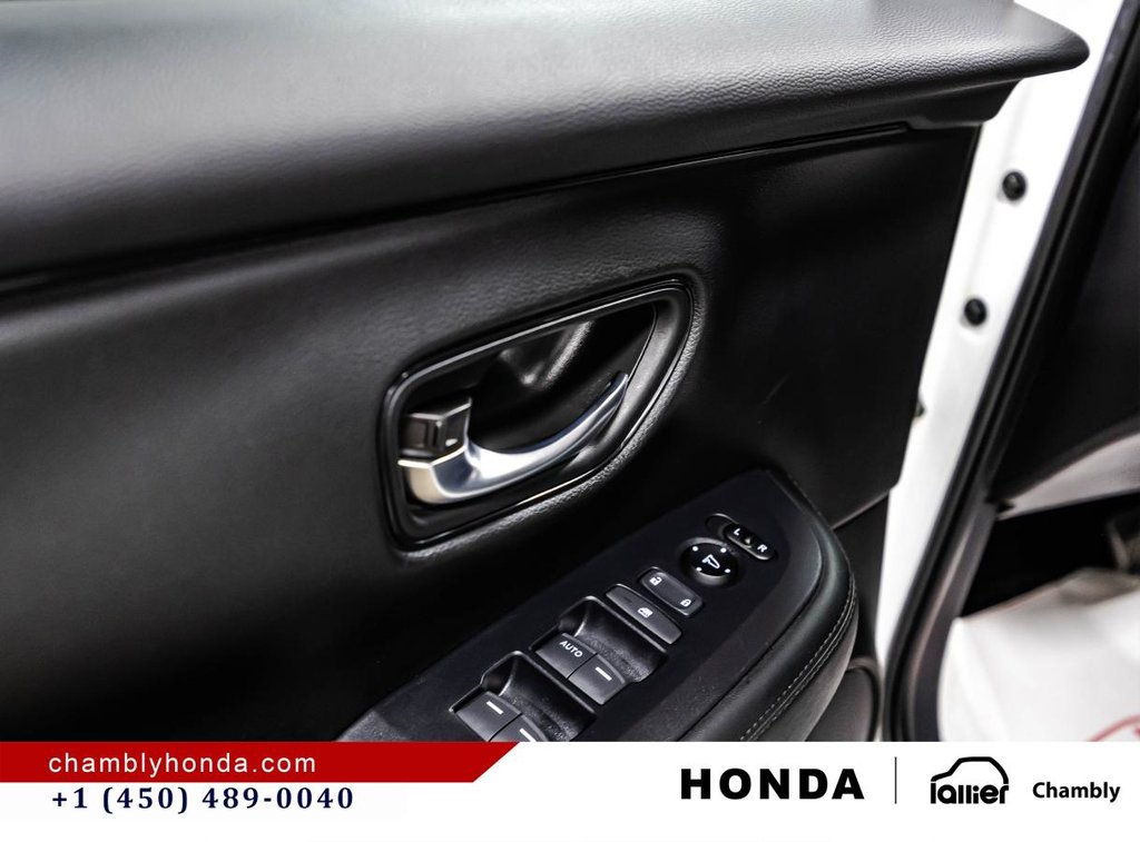 2024 Honda HR-V LX-B AWD  CARPLAY I MAGS I HEATED SEATS I CAMERA I STARTER I ACTIVE SECURITY in Montréal, Quebec - 11 - w1024h768px