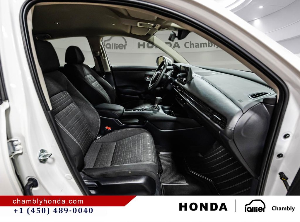 2024 Honda HR-V LX-B AWD  CARPLAY I MAGS I HEATED SEATS I CAMERA I STARTER I ACTIVE SECURITY in Montréal, Quebec - 17 - w1024h768px