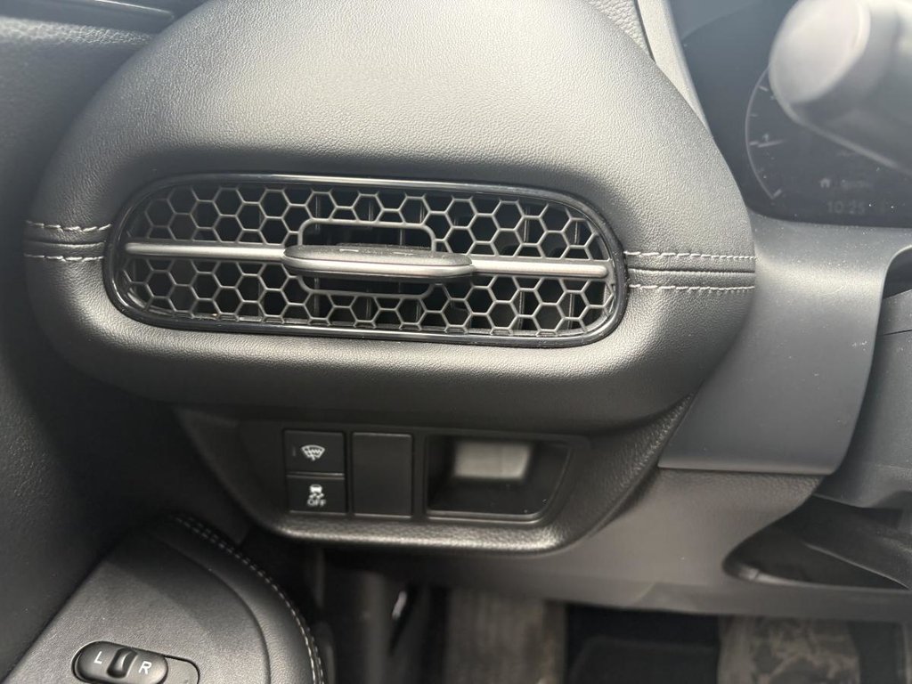 2024 Honda HR-V EX-L Navi AWD  LEATHER I HEATED SEATS & STEERING WHEEL I STARTER I CARPLAY I ACTIVE SECURITY in Montréal, Quebec - 12 - w1024h768px