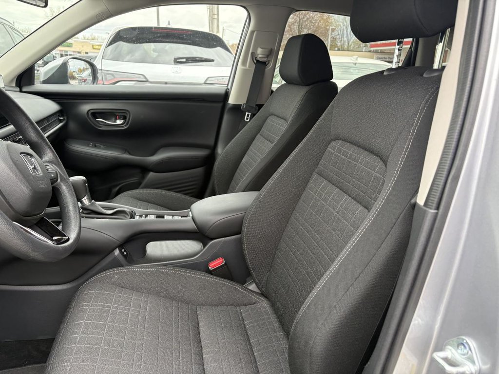2025 Honda HR-V LX 2WD CVT IT'S A 2026!! 4200 KM!! FOR THE PRICE OF A 2025 in Montréal, Quebec - 7 - w1024h768px