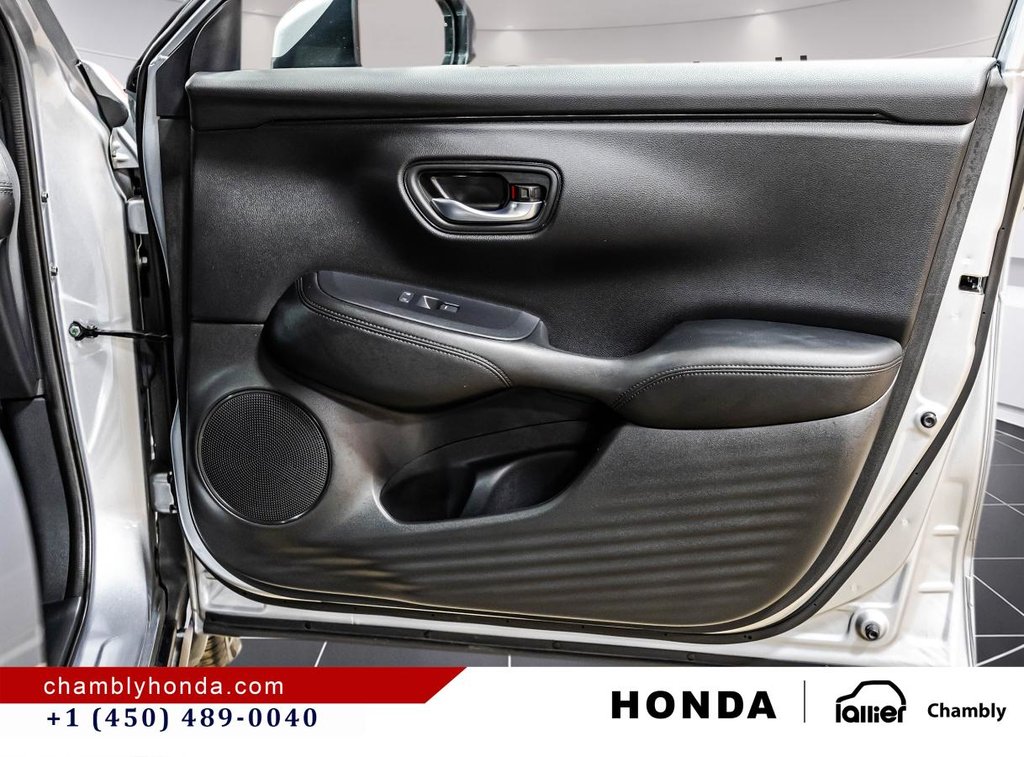 2025 Honda HR-V LX  14,000 KM I MINT I CARPLAY I HEATED SEATS I MAGS I STARTER I ACTIVE SECURITY in Montréal, Quebec - 16 - w1024h768px