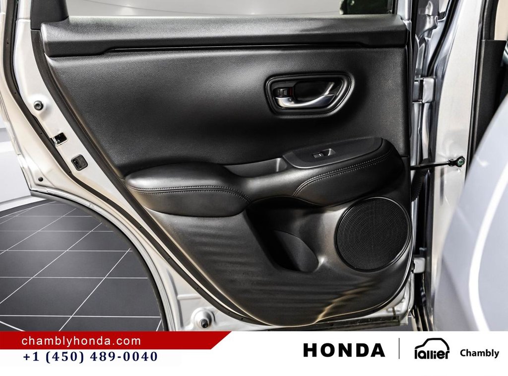 2025 Honda HR-V LX  14,000 KM I MINT I CARPLAY I HEATED SEATS I MAGS I STARTER I ACTIVE SECURITY in Montréal, Quebec - 12 - w1024h768px
