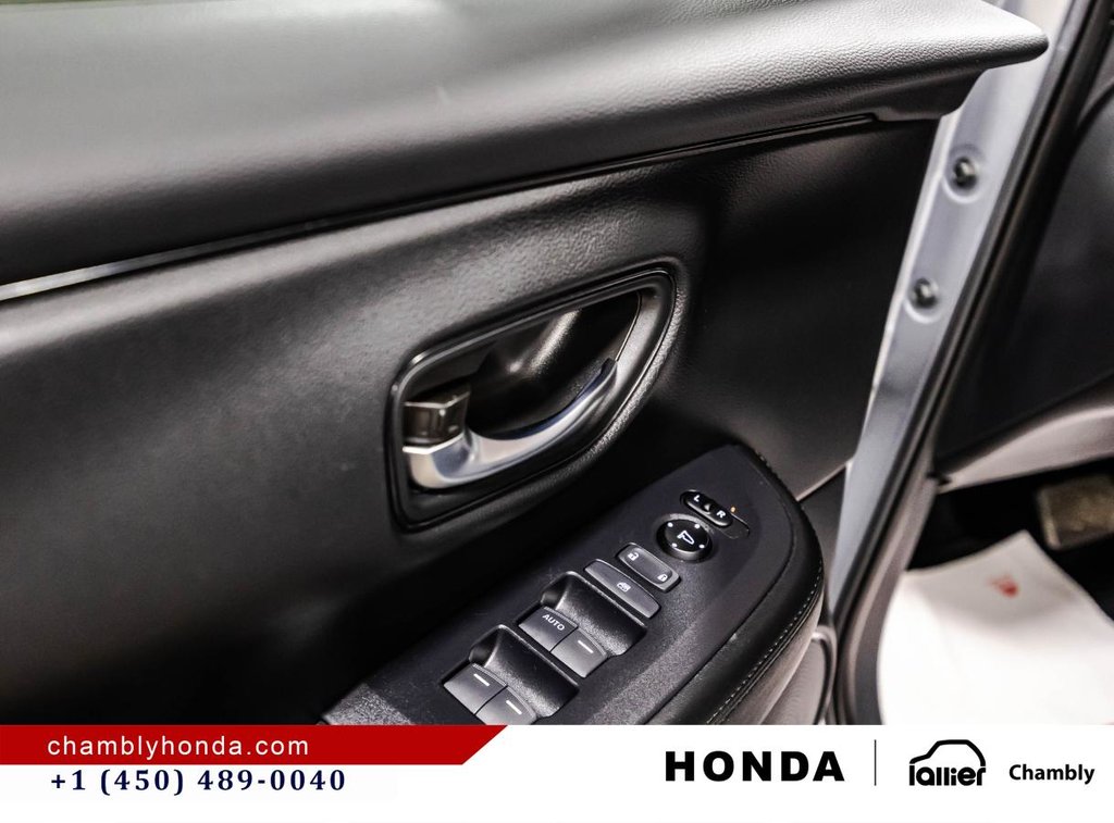 2025 Honda HR-V LX  14,000 KM I MINT I CARPLAY I HEATED SEATS I MAGS I STARTER I ACTIVE SECURITY in Montréal, Quebec - 11 - w1024h768px