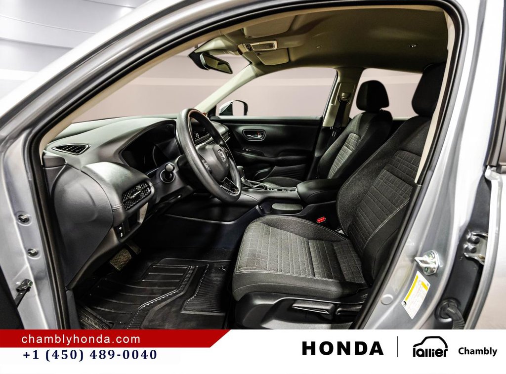 2025 Honda HR-V LX  14,000 KM I MINT I CARPLAY I HEATED SEATS I MAGS I STARTER I ACTIVE SECURITY in Montréal, Quebec - 18 - w1024h768px