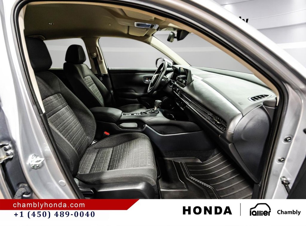 2025 Honda HR-V LX  14,000 KM I MINT I CARPLAY I HEATED SEATS I MAGS I STARTER I ACTIVE SECURITY in Montréal, Quebec - 17 - w1024h768px