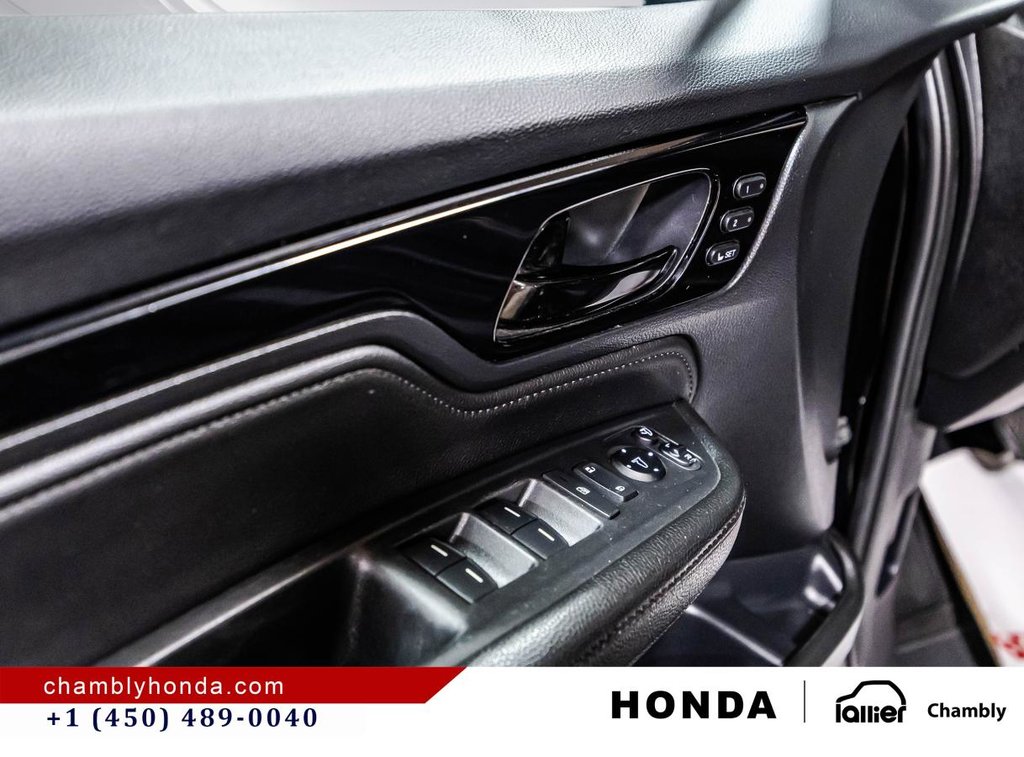 2024 Honda Odyssey Black Edition Auto LEATHER I MAGS I SUNROOF I HEATED SEATS & STEERING WHEEL I ACTIVE SECURITY in Montréal, Quebec - 12 - w1024h768px
