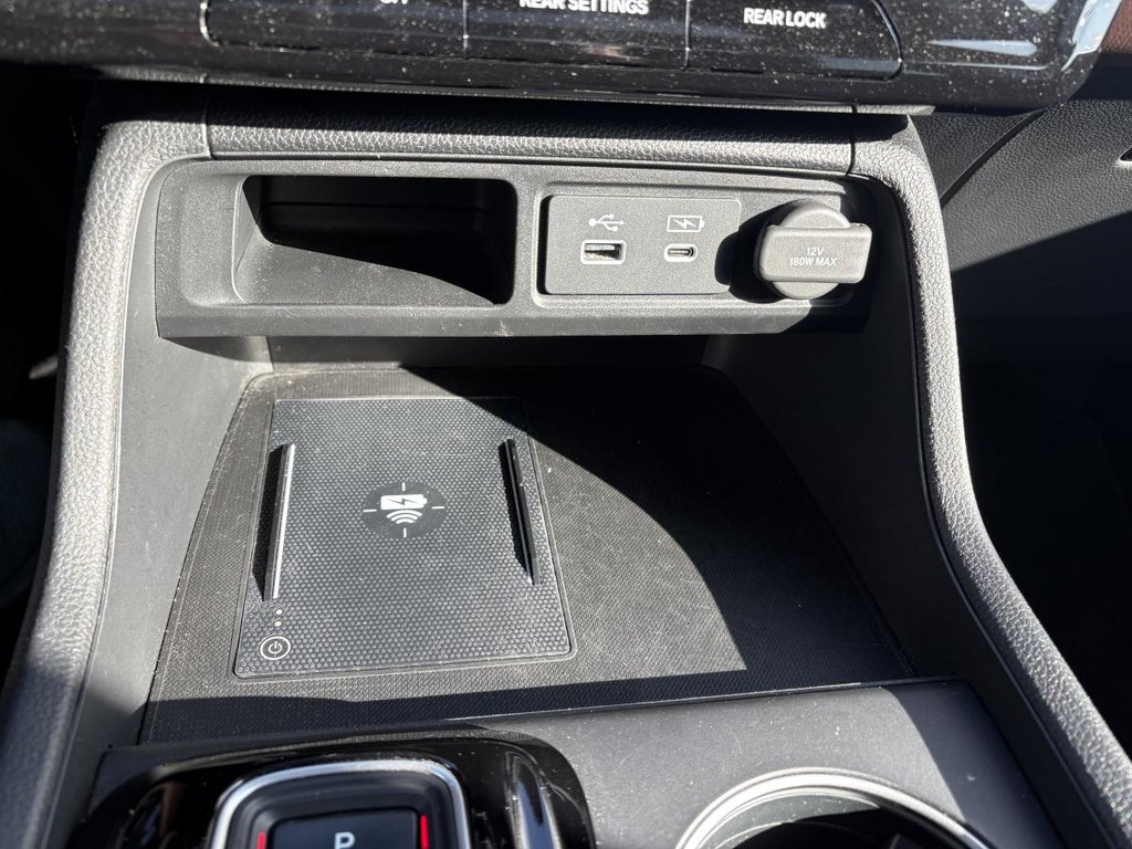 2023 Honda Pilot Touring AWD 8 SEATERS I LEATHER I HEATED AND COOLING SEATS I MAGS I PANORAMIC SUNROOF I CARPLAY in Montréal, Quebec - 13 - w1024h768px