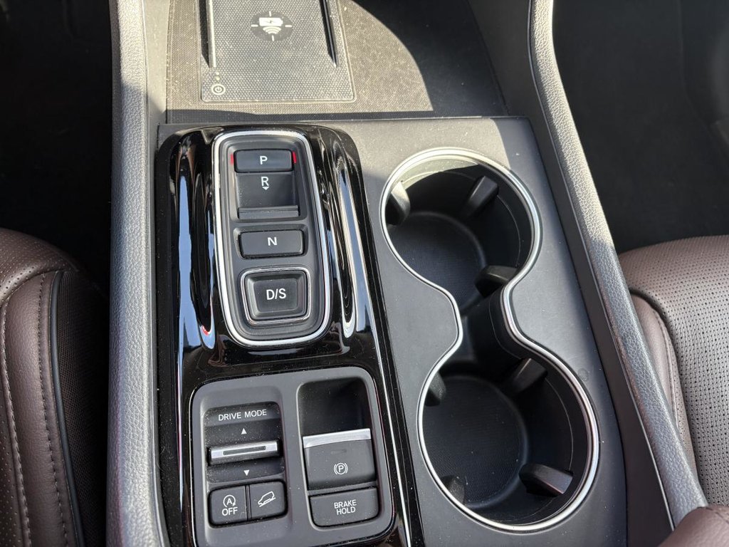 2023 Honda Pilot Touring AWD 8 SEATERS I LEATHER I HEATED AND COOLING SEATS I MAGS I PANORAMIC SUNROOF I CARPLAY in Montréal, Quebec - 14 - w1024h768px