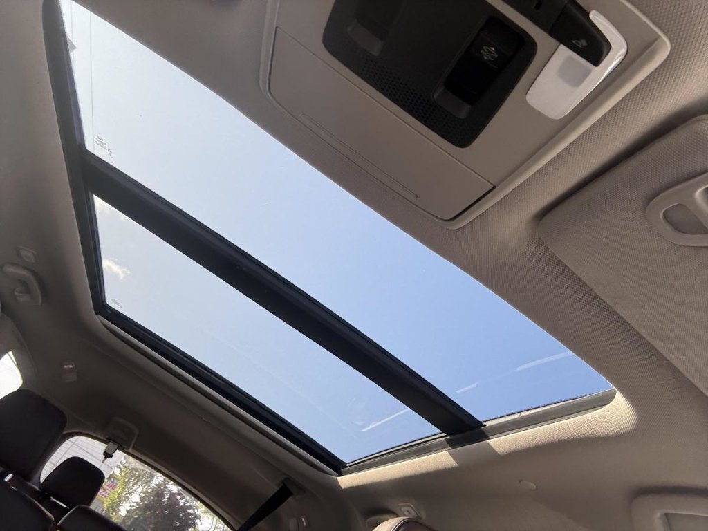 2023 Honda Pilot Touring AWD 8 SEATERS I LEATHER I HEATED AND COOLING SEATS I MAGS I PANORAMIC SUNROOF I CARPLAY in Montréal, Quebec - 20 - w1024h768px