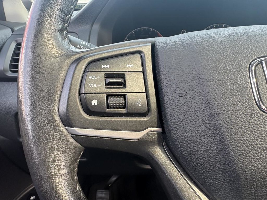 2025 Honda Ridgeline Sport AWD 12,000,KM I HEATED SEATS I STARTER I CARPLAY I SUNROOF I MAGS I SOFT TONNEAU COVER I in Montréal, Quebec - 11 - w1024h768px