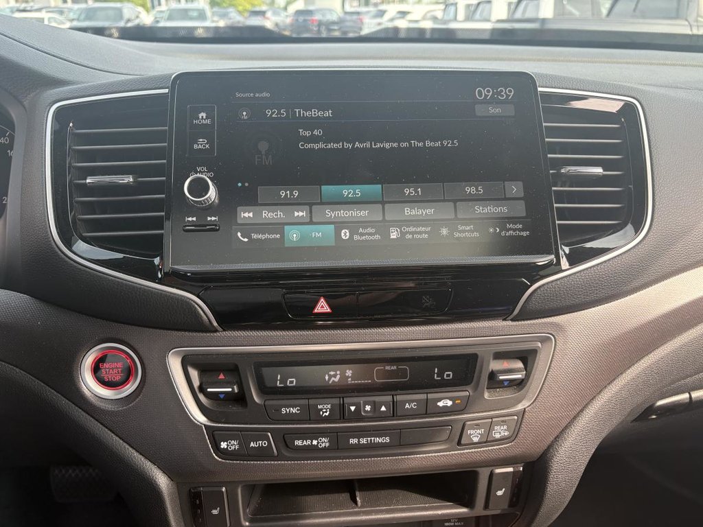 2025 Honda Ridgeline Sport AWD 12,000,KM I HEATED SEATS I STARTER I CARPLAY I SUNROOF I MAGS I SOFT TONNEAU COVER I in Montréal, Quebec - 9 - w1024h768px