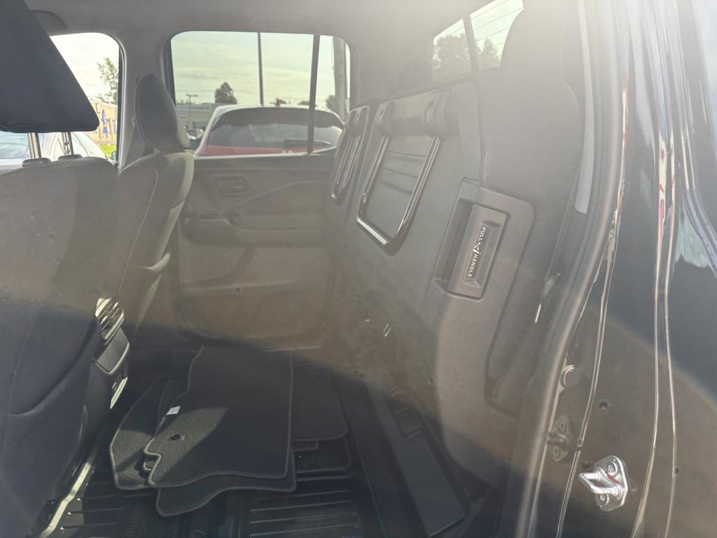 2025 Honda Ridgeline Sport AWD 12,000,KM I HEATED SEATS I STARTER I CARPLAY I SUNROOF I MAGS I SOFT TONNEAU COVER I in Montréal, Quebec - 7 - w1024h768px