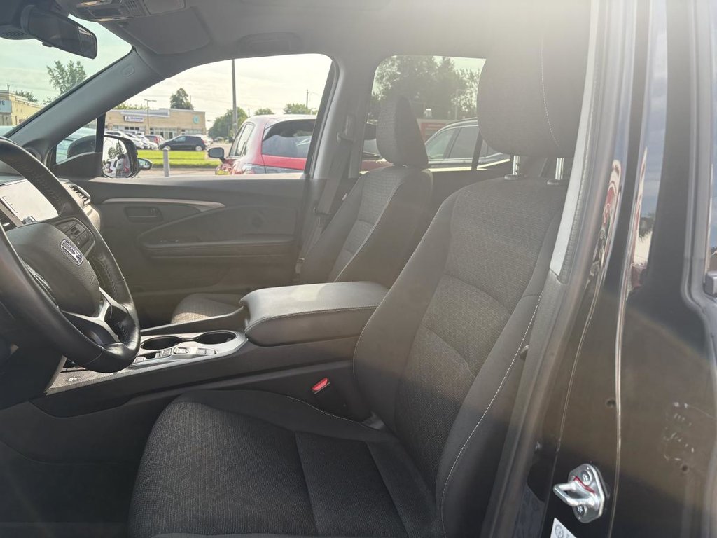 2025 Honda Ridgeline Sport AWD 12,000,KM I HEATED SEATS I STARTER I CARPLAY I SUNROOF I MAGS I SOFT TONNEAU COVER I in Montréal, Quebec - 8 - w1024h768px