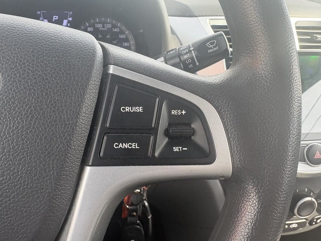 Hyundai Accent GL *Ltd Avail* 59,000 KM I CARPLAY I ANDROID AUTO I A/C I AUTOMATIC 2013 à Montréal, Québec - 9 - w1024h768px